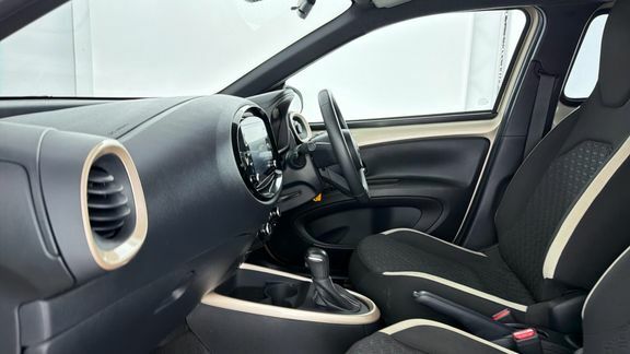 Toyota Aygo X Edge Automatic Beige #5