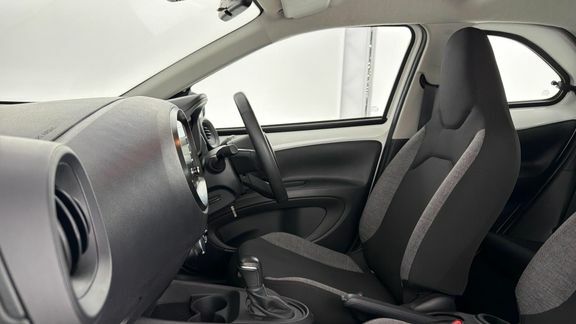 Toyota Aygo X Pure Automatic White #5
