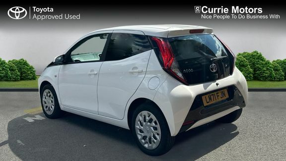 Toyota Aygo X X-play Tss White #4