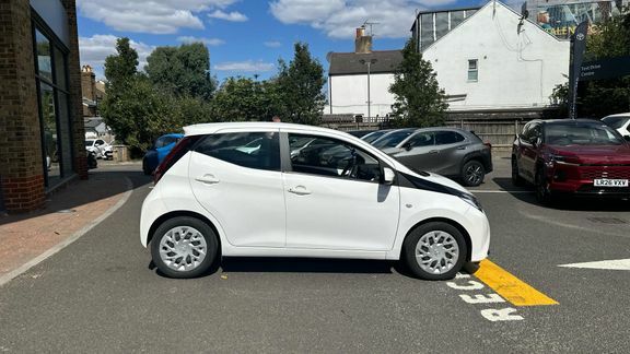 Toyota Aygo X X-trend White #23