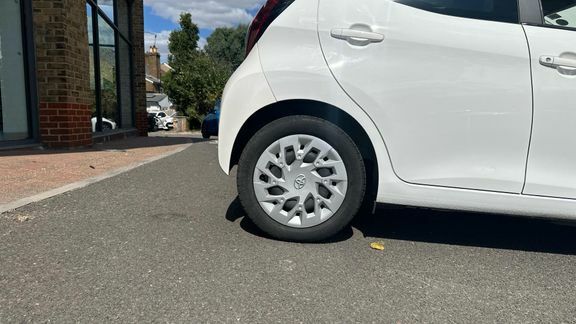 Toyota Aygo X X-trend White #25