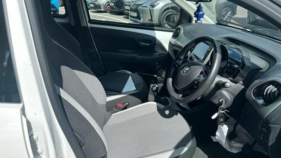 Toyota Aygo X X-trend White #12