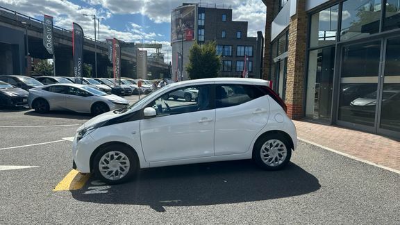Toyota Aygo X X-trend White #24