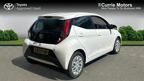 Toyota Aygo X X-play Tss White #2