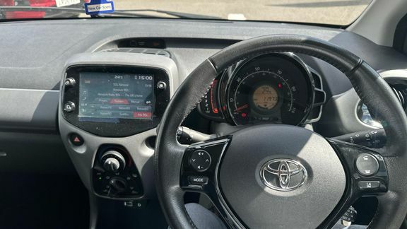 Toyota Aygo X X-play Tss White #6