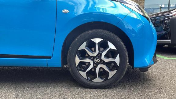 Toyota Aygo X X-trend Vvt-i White #25