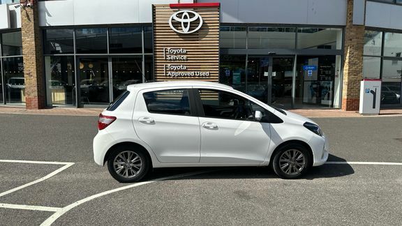 Toyota Yaris 1.5 Vvt-i Icon Tech Red #23