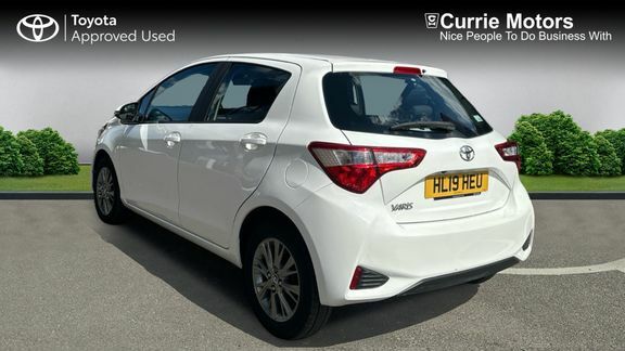 Toyota Yaris 1.5 Vvt-i Icon Tech Red #4