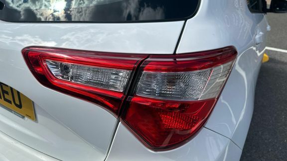Toyota Yaris 1.5 Vvt-i Icon Tech Red #21