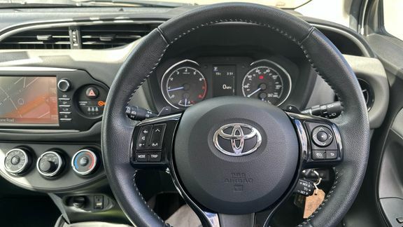 Toyota Yaris 1.5 Vvt-i Icon Tech Red #10