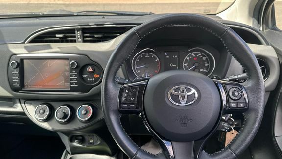 Toyota Yaris 1.5 Vvt-i Icon Tech Red #7