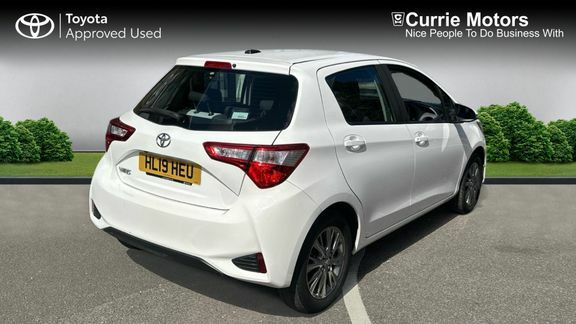 Toyota Yaris 1.5 Vvt-i Icon Tech Red #2