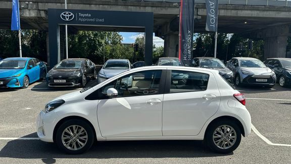 Toyota Yaris 1.5 Vvt-i Icon Tech Red #24