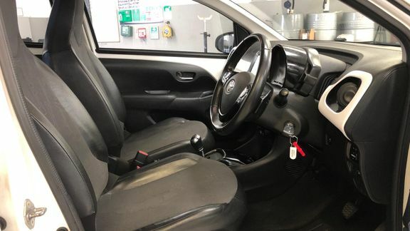 Toyota Aygo 1.0 Vvt-i X-play X-shift White #12