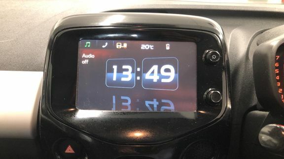 Toyota Aygo 1.0 Vvt-i X-play X-shift White #9