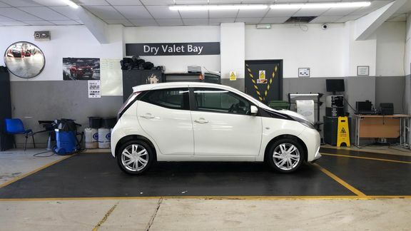 Toyota Aygo 1.0 Vvt-i X-play X-shift White #23
