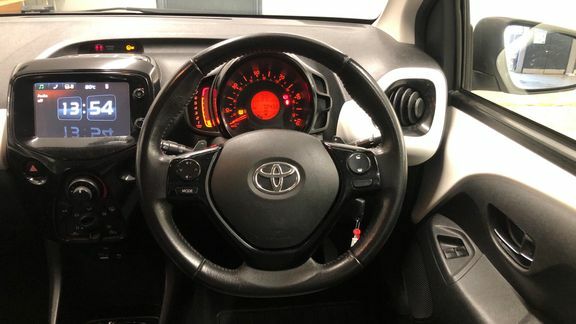 Toyota Aygo 1.0 Vvt-i X-play X-shift White #7