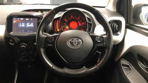 Toyota Aygo 1.0 Vvt-i X-play X-shift White #10