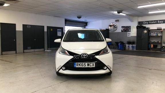 Toyota Aygo 1.0 Vvt-i X-play X-shift White #22