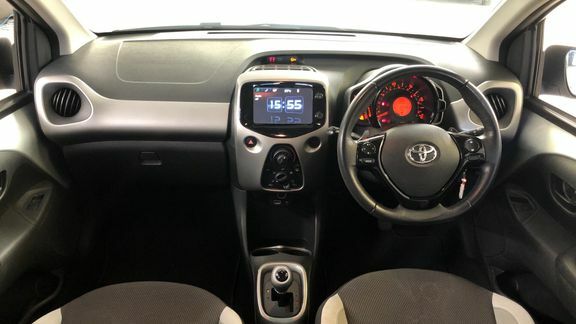 Toyota Aygo X X-play 1.0 X-sft X-touch Silver #6