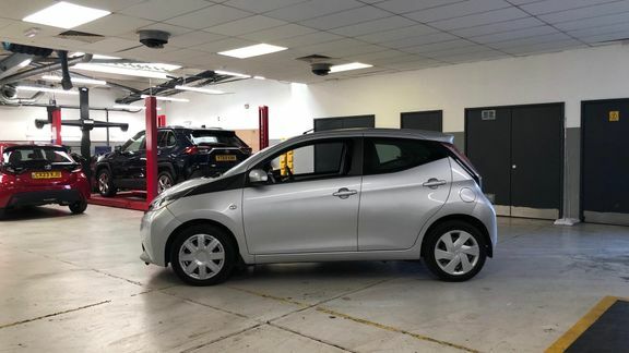 Toyota Aygo X X-play Vvt-i Grey #24