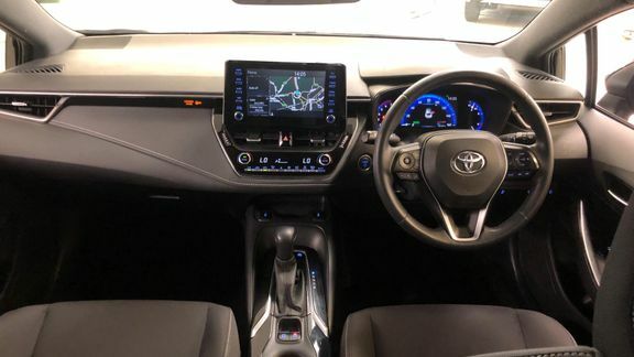 Toyota Corolla Design 1.8 Hybrid Hb Trk Black #6