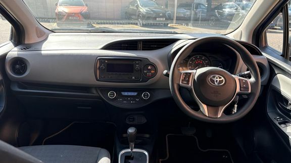 Toyota Yaris Active Hybrid Blue #6