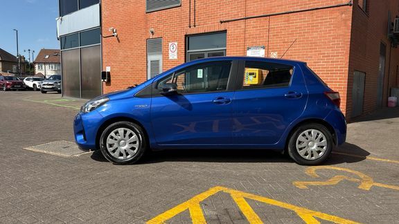 Toyota Yaris 1.5 Vvt-h Excel E-cvt Euro 6 S S Grey #24