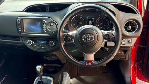 Toyota Yaris 1.0 Vvt-i Icon 5-Dr Red #10