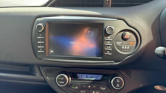Toyota Yaris 1.0 Vvt-i Icon 5-Dr Red #9