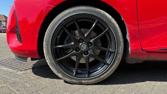 Toyota Yaris 1.0 Vvt-i Icon 5-Dr Red #24