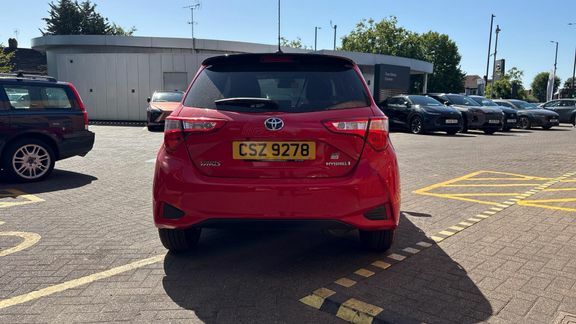 Toyota Yaris 1.0 Vvt-i Icon 5-Dr Red #25