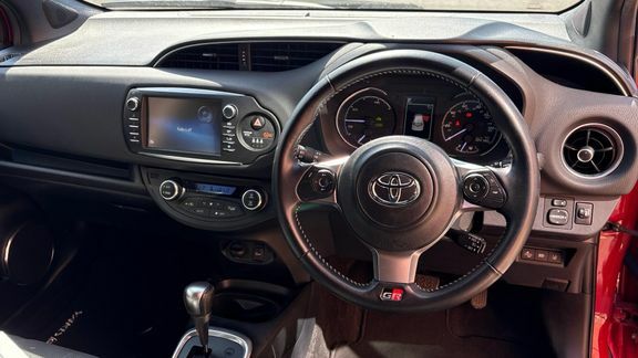 Toyota Yaris 1.0 Vvt-i Icon 5-Dr Red #7
