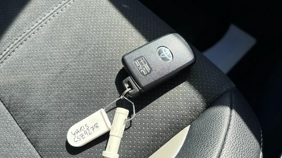 Toyota Yaris 1.0 Vvt-i Icon 5-Dr Red #26