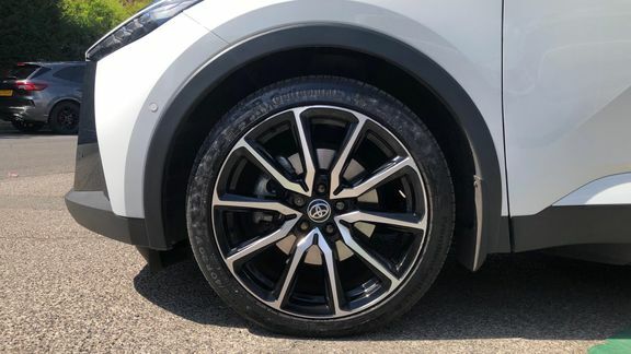 Toyota C-Hr 1.8 Hybrid Design Cvt White #24