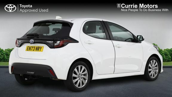Toyota Yaris Icon White #2