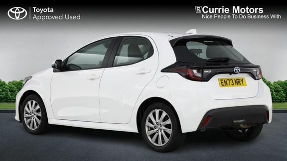 Toyota Yaris Icon White #4