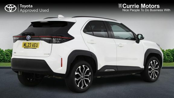 Toyota Yaris Cross Design Fwd White #2