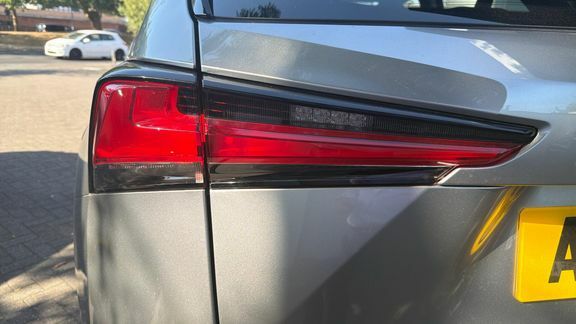 Lexus NX 300H 2.5 F-sport Cvt Takumi Packpanroof #22