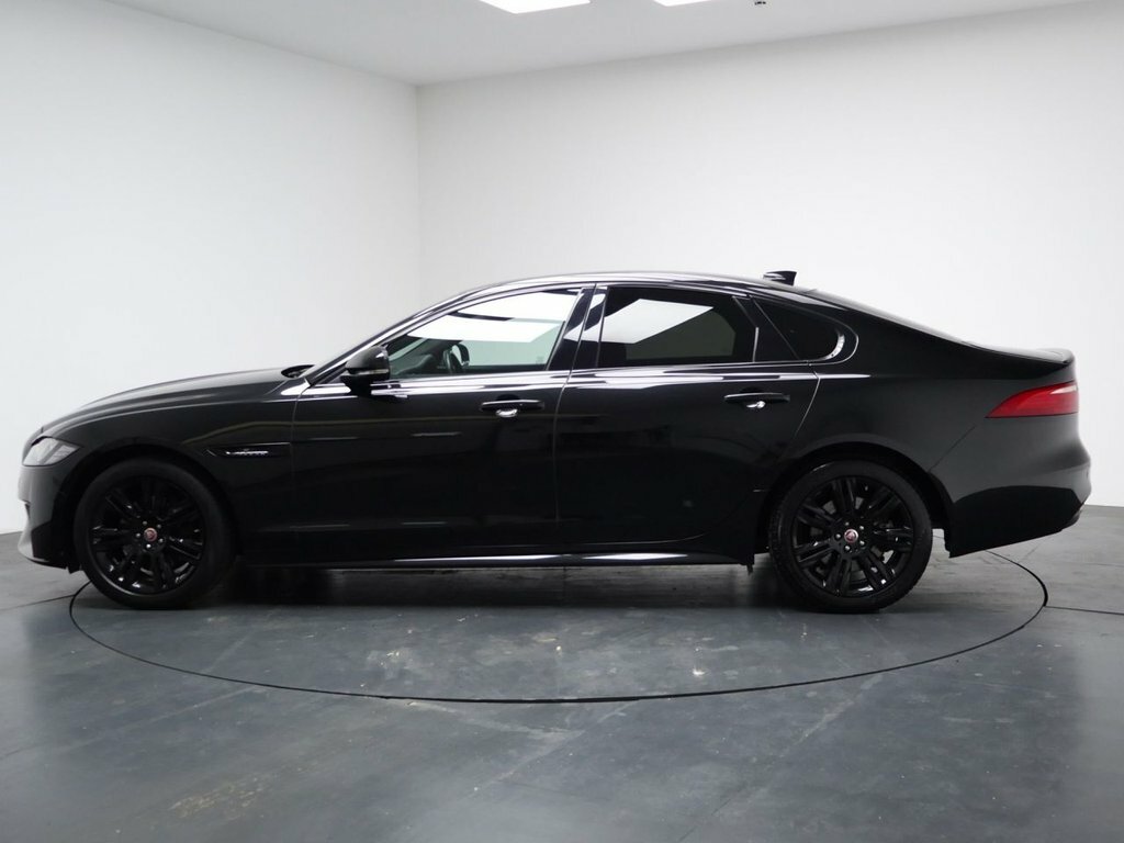 Jaguar XF 2L Chequered Flag Black #6