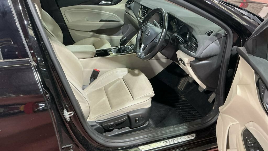 Vauxhall Insignia 1.5L Elite Nav Black
