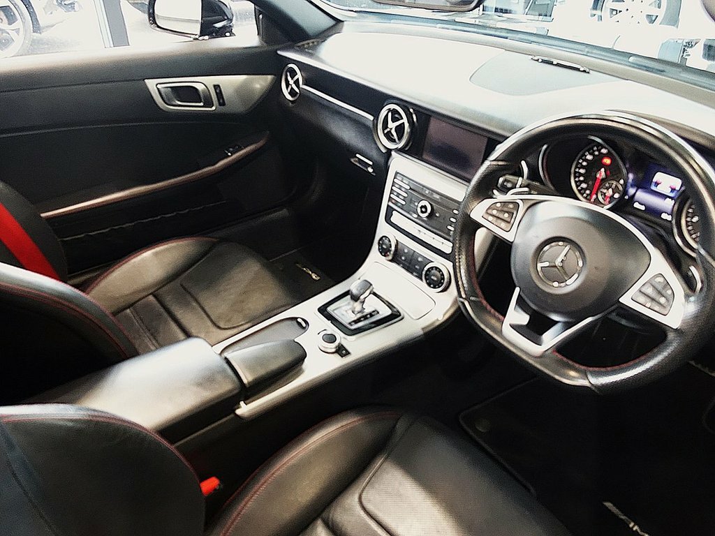 Mercedes-Benz SLC 1.6L Amg Line Black