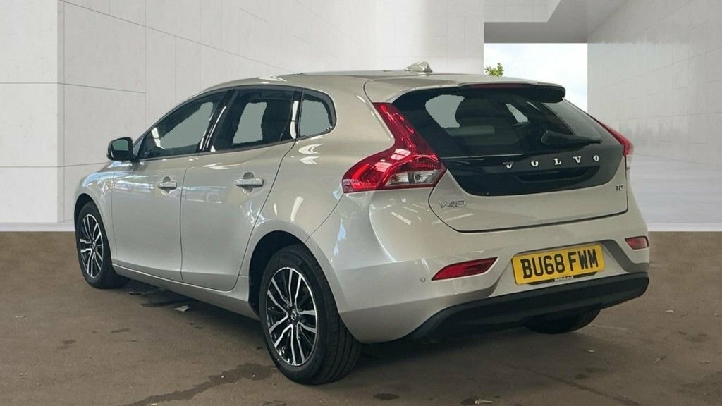 Volvo V40 2L Momentum Nav Plus Gold #3