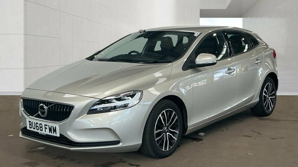 Volvo V40 2L Momentum Nav Plus Gold #2