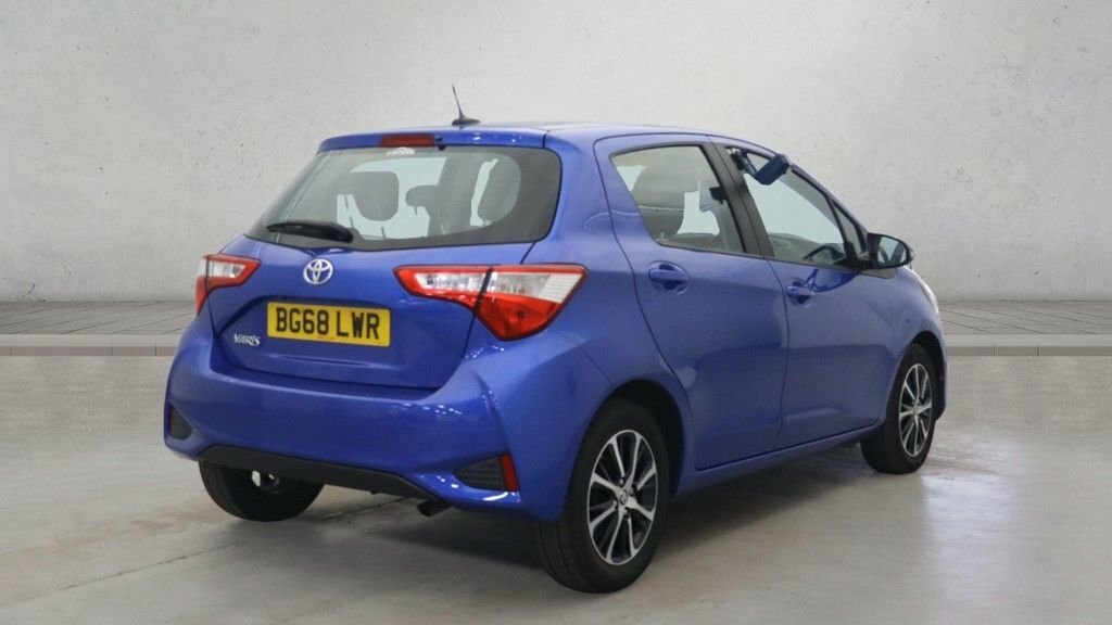 Toyota Yaris Vvt-i Icon Tech Red #6