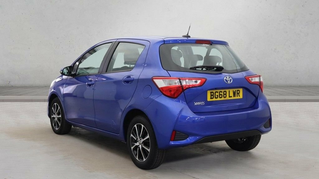 Toyota Yaris Vvt-i Icon Tech Red #5