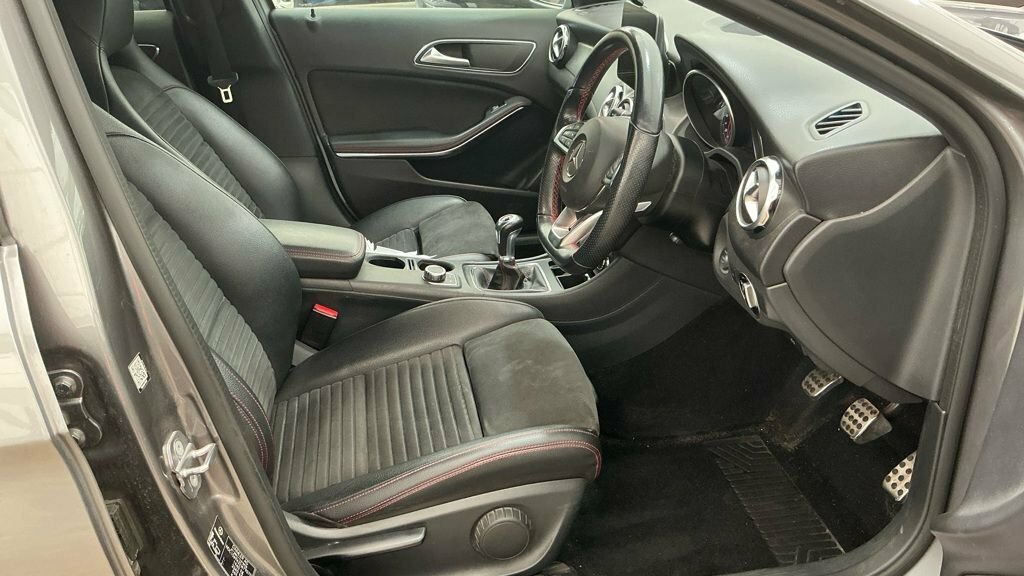 Mercedes-Benz GLA Class 1.6L Amg Line Edition Grey #2