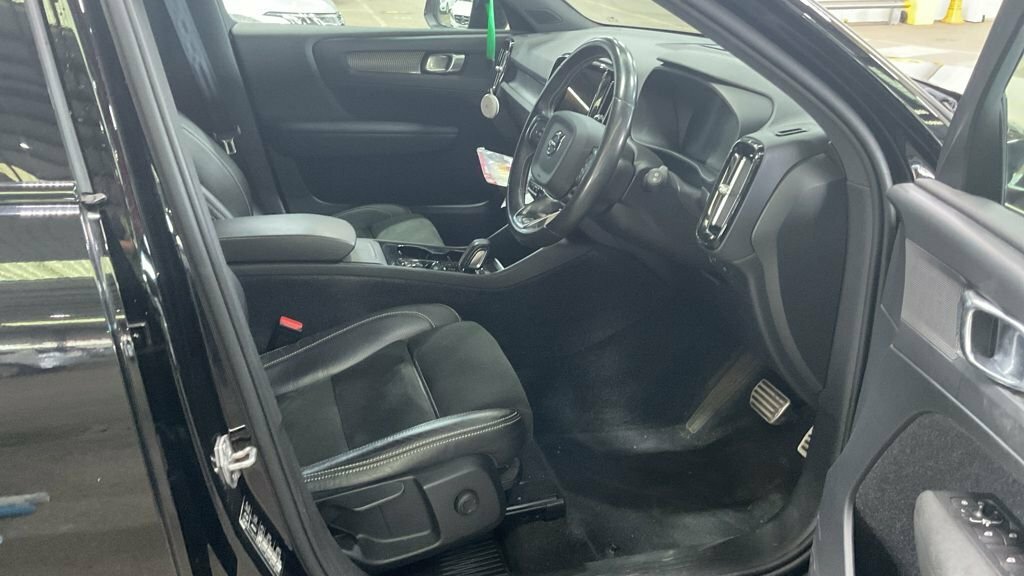 Volvo XC40 2L R-design Black #2