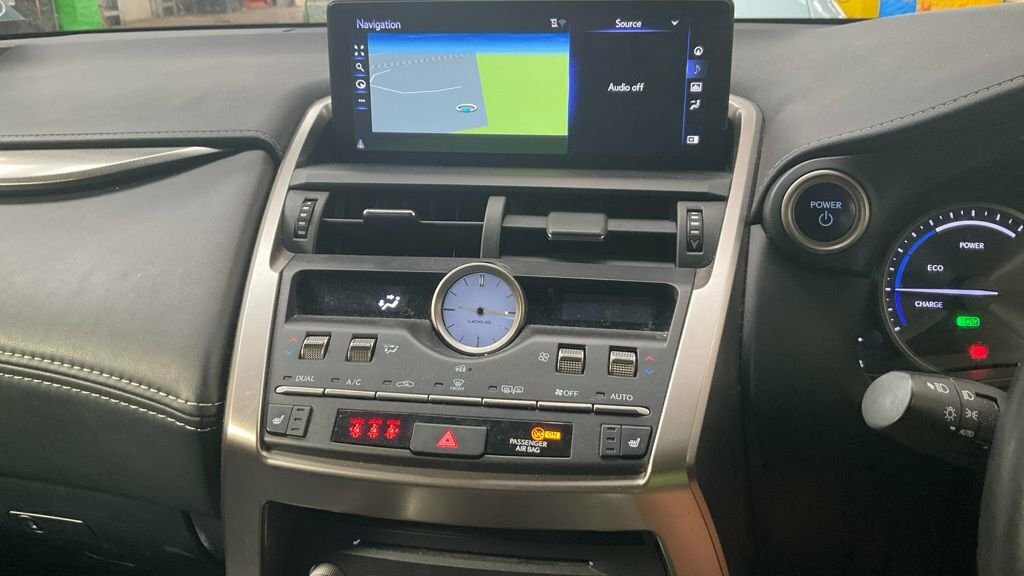 Lexus NX 2.5L Luxury Silver #2