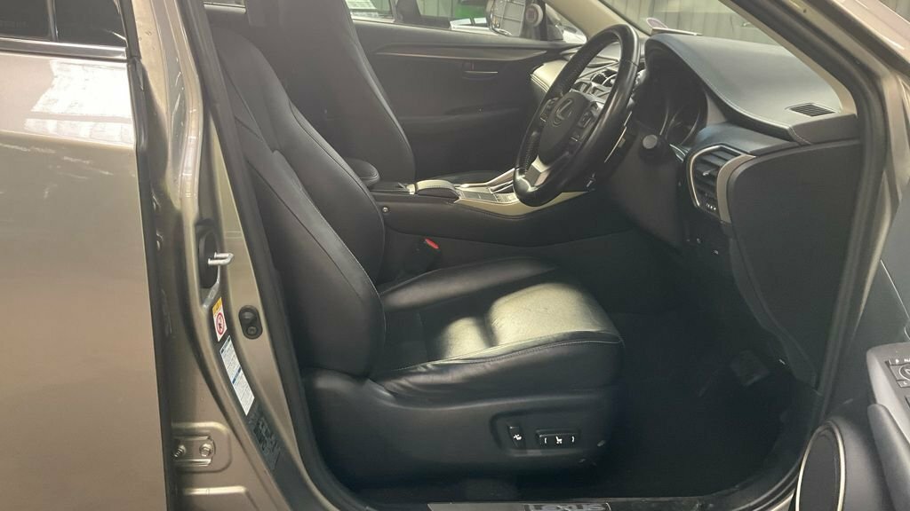 Lexus NX 2.5L Luxury Silver
